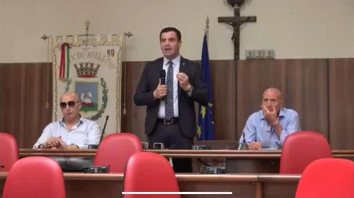 Mauriello: "Pronti a farci da parte ma senza offerte concrete andiamo avanti", e monta la protesta dei tifosi