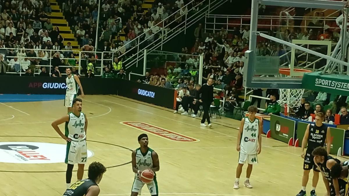 Ottimo esordio per l'Halley Campania Avellino. Battuta Vigevano 87-69. 31 punti di Francis