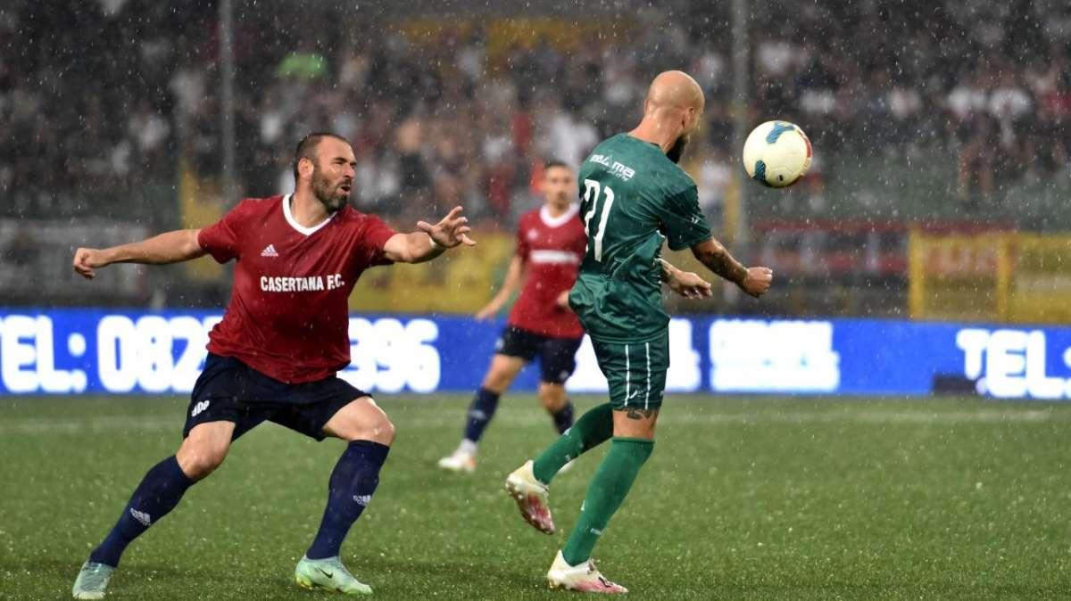 È un'agonia: l'Avellino si fa riprendere dal Cerignola in 11 contro 10