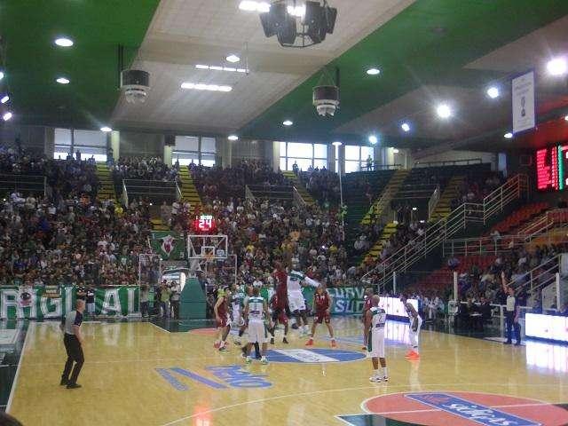 Una Scandone sprecona si arrende nel finale alla Reyer Venezia (71-76)
