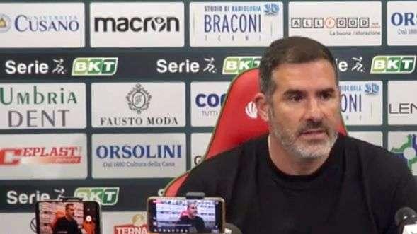 Ternana, Lucarelli: "Bari partita complicata, con Botta in campo cambia qualcosa. Dobbiamo evitare il contropiede a Cheddira"
