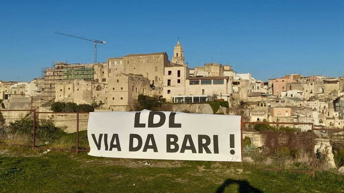 FOTO - Tifosi-proprietà, la contestazione continua. Anche in Provincia