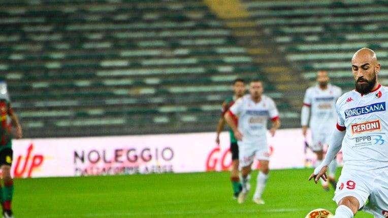 Testa al campo ma occhio al mercato. Il Perugia pressa Simeri. Hamlili e Marfella, interesse Monopoli