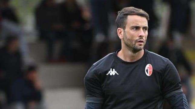 Frattali: "Contento per il rinnovo, vorrei lasciare il Bari in Serie A. Vogliamo vincere a Como"