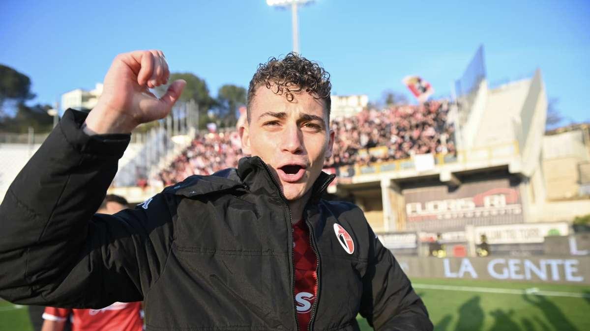 Esposito è un rebus. Inizio show, poi le panchine. Il futuro...