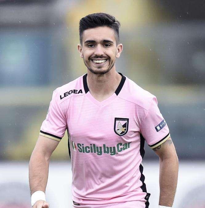 Il Palermo passeggia sul Bari e conquista il primo posto: è 0-3