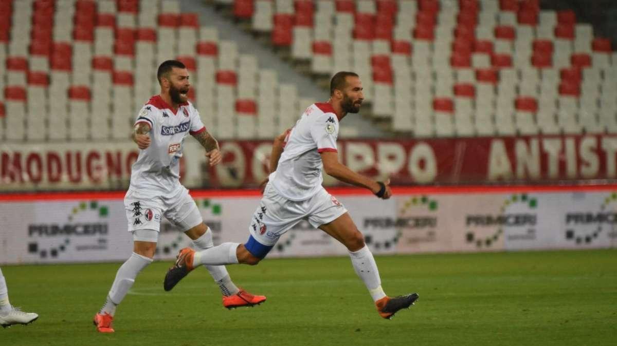 La gara d’andata - Il poker del Bari stese il Catania, capitan Di Cesare il migliore