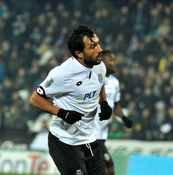 Tuttosport - Ai dettagli Laribi e Ninkovic. Il Bari valuta Piscopo. Neglia e Ferrari...