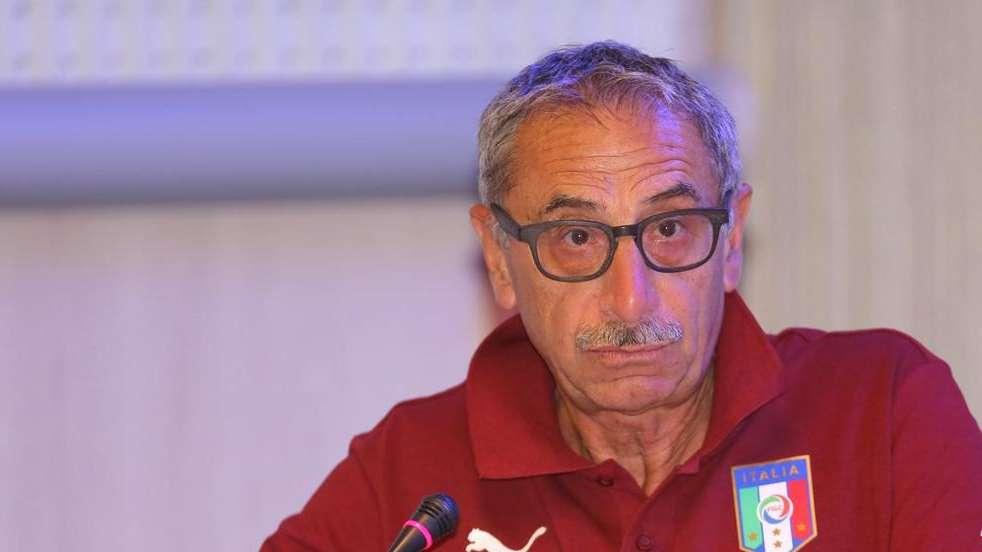 Dott. Castellacci: "Non c'è alcun dubbio: bisogna riaprire gli stadi"