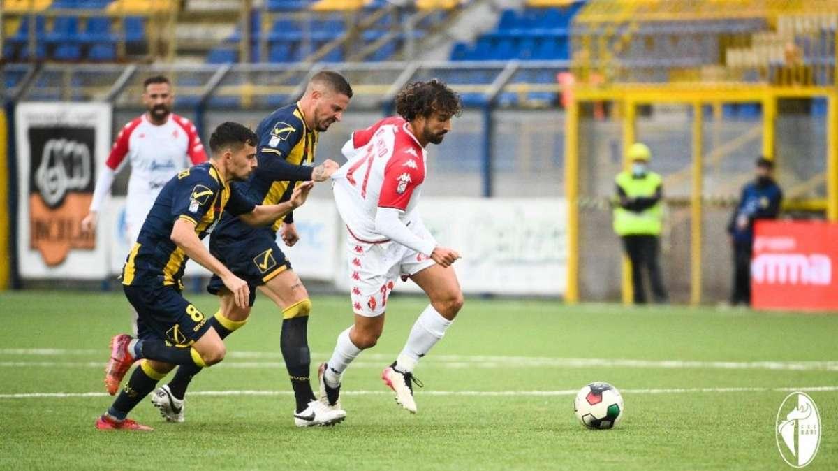VIDEO - Bari, mal di trasferta: quali i motivi? Le opinioni dei tifosi...