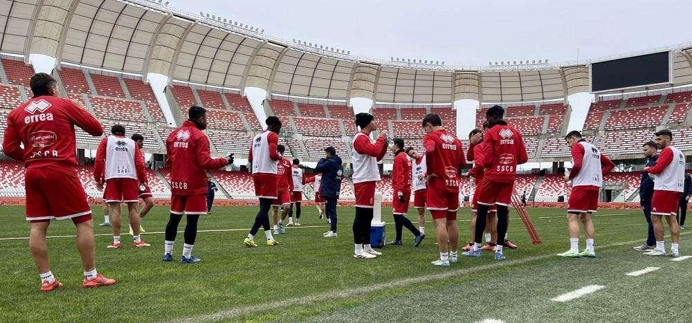 Il Bari è pronto a partire. Ufficiale: lunedì la presentazione delle nuove maglie e il primo allenamento