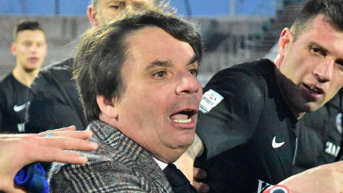 All. Messina: "Trattati come bestie. La gara con il Catanzaro andava rinviata"