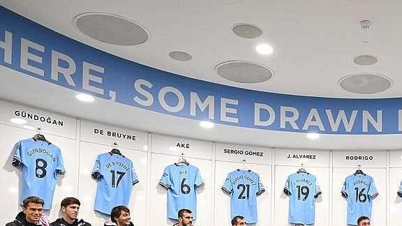 Palermo in ritiro a Manchester dal City. Oggi il test di lusso col Nottingham