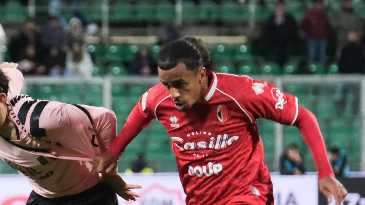 Il caso Dorval negli strascichi di mercato. L'ex Bari offre la ricetta