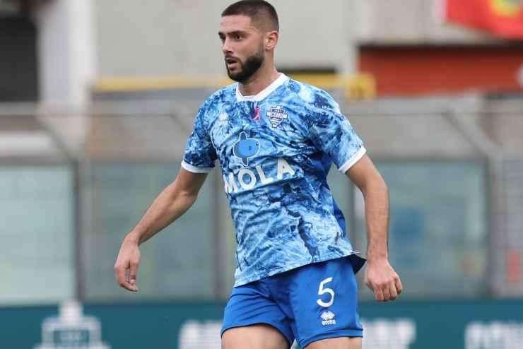 Curto ufficiale a Cesena. Accostato al Bari, sorride Mignani
