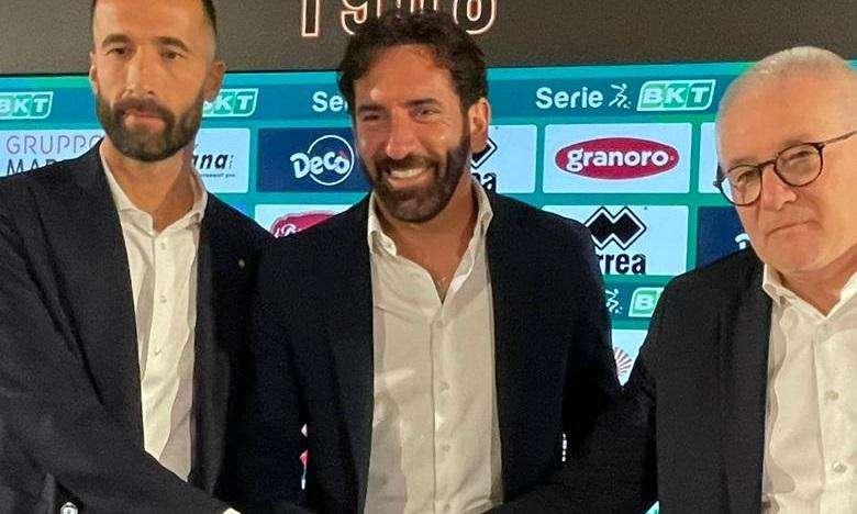 Dal web – A pochi giorni dal primo impegno ufficiale, tifosi divisi tra sfiducia, protesta e attesa