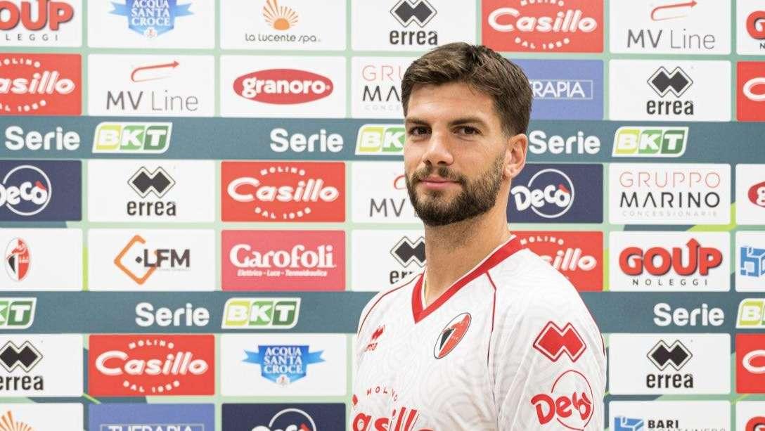 Simic è del Bari: il comunicato ufficiale e il numero di maglia