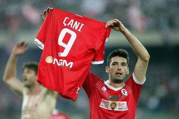 L’ex Bari Sciaudone: “Piazza esigente, per reagire servono attributi”
