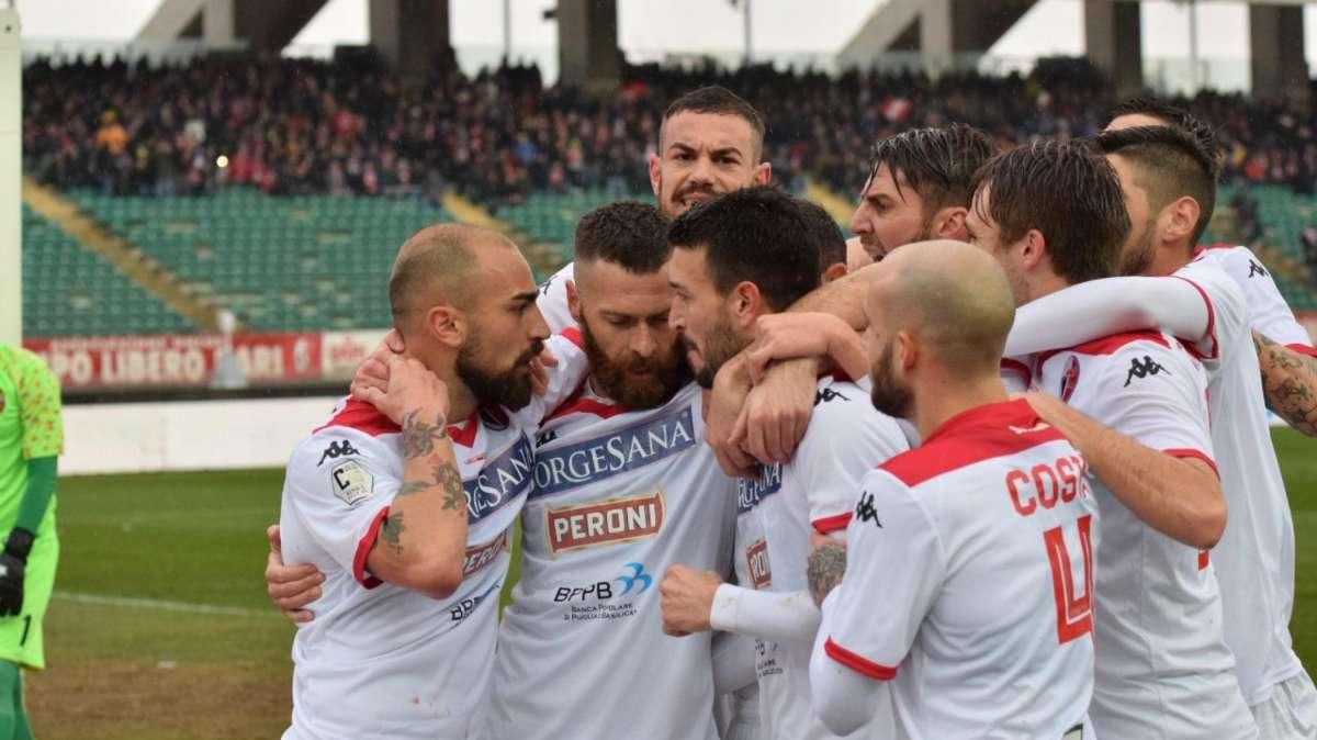 La Cavese segna poco, il Bari cooperativa del gol: le curiosità della gara...