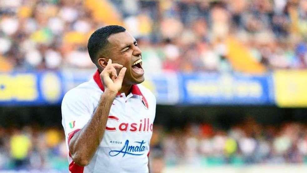 Bari a valanga sul Verona. La Gazzetta celebra: "Clamoroso al Bentegodi". FOTO