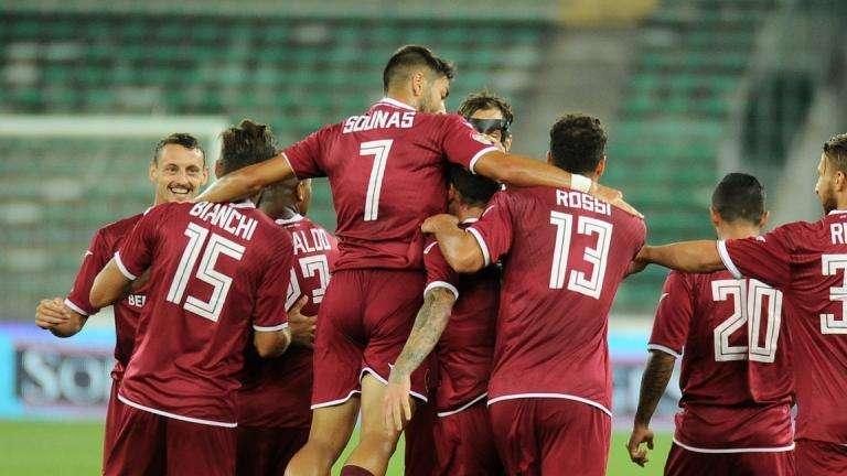 Reggina, ritiro sospeso? I giocatori tornano a casa dopo l'allenamento...