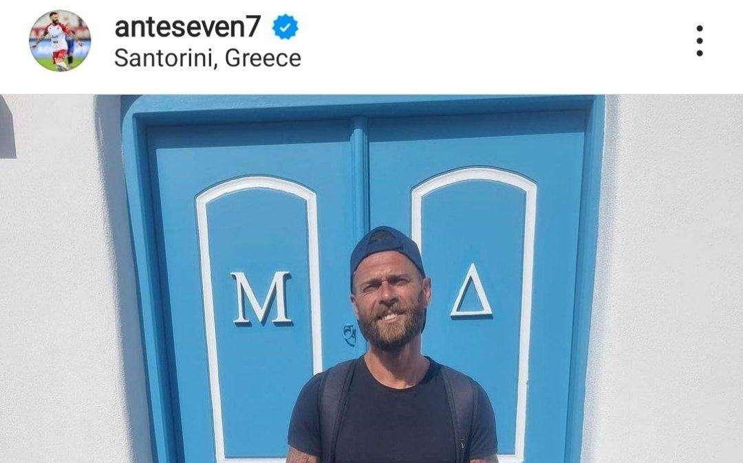 Social - Antenucci e Paponi si godono Santorini. Polverino sceglie Ibiza (e Simeri commenta)