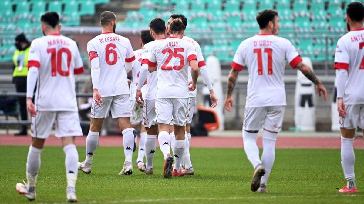 Il coro degli ex biancorossi in vista del derby: "Bari puoi farcela"