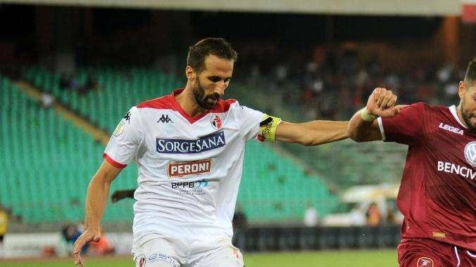 Reggina-Bari è anche la sfida tra capitani: De Rose vs Di Cesare, le uniche bandiere. Ma occhio alle assenze... 