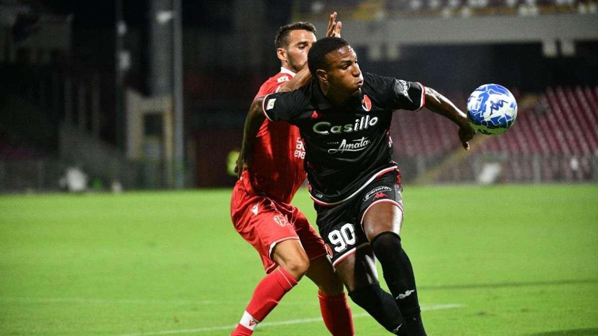Rep - Folorunsho in copertina: il Bari alza il muro. Due ruoli per lui