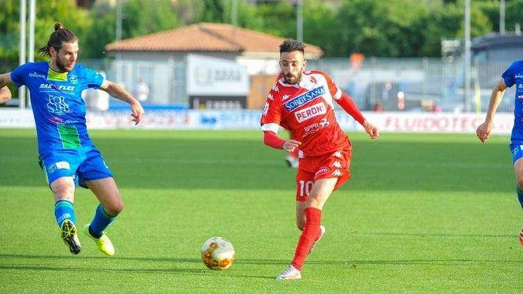 VIDEO - Bari fuori dai playoff, serpeggia amarezza. L'opinione dei tifosi... 