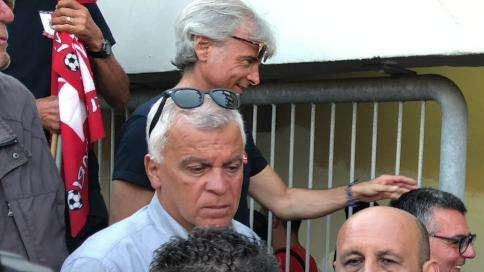 Piazza Brienza, il sindaco Decaro a TuttoBari: "Contento, è una bandiera". Poi scherza: "Però è presto, per fortuna vive ancora..."