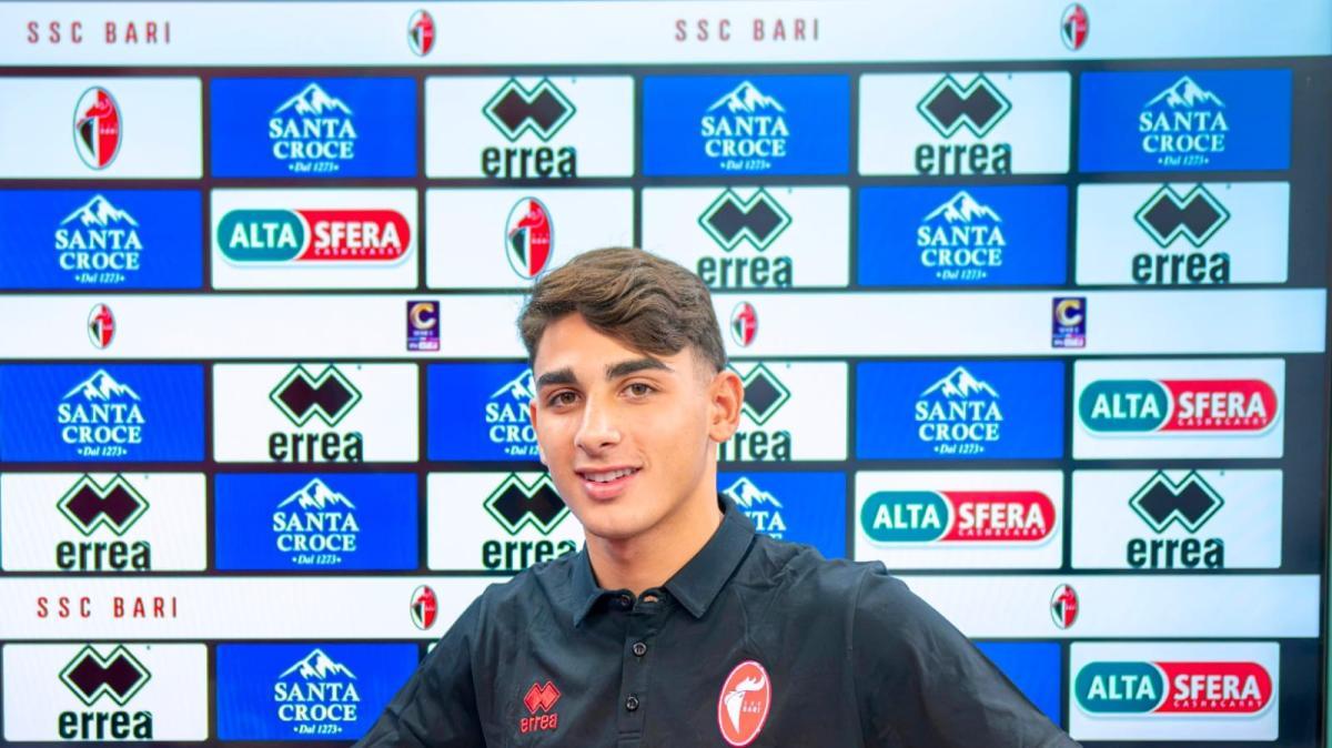 Bari e il saluto dei nuovi. Tribuzzi: "Sono felicissimo". Esposito: "Ci vediamo al San Nicola"