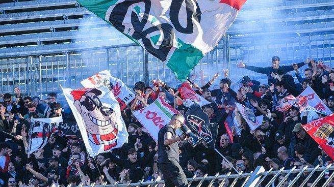 Squadra a colloquio con i tifosi alla vigilia della partita con il Pisa