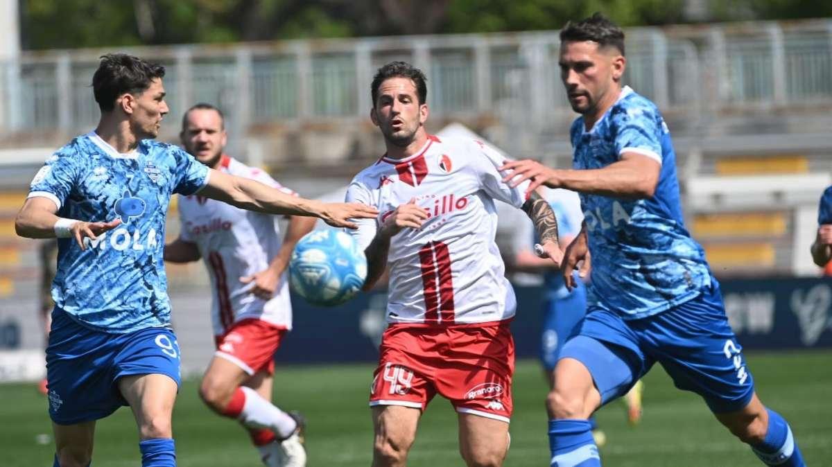 Serie B, Bari ancora ko. Ternana e Cosenza portano i biancorossi in zona playout. Risultati e classifica