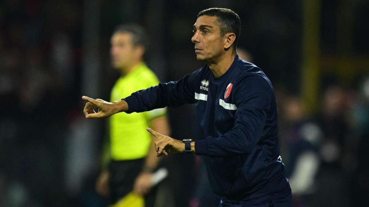 Verso il Frosinone, mister Longo: “Massima attenzione. Li affronteremo come se fossero primi in classifica. Vicari? Arruolabile”