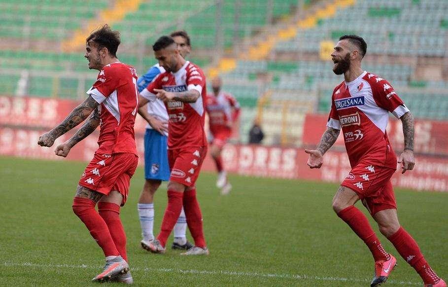 Bari scatenato nei finali di tempo. Attenzione ai cambi del Bisceglie. Le curiosità della gara