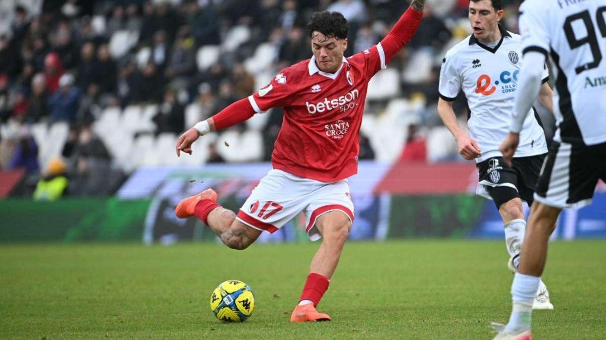 Moncini torna decisivo, prima gioia per Rao. Bene Nikolaou. Le pagelle dei biancorossi