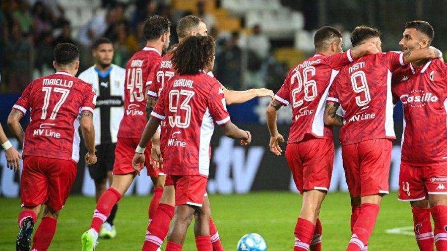 Il Bari richiama all'unione: "Per sempre dalla stessa parte"