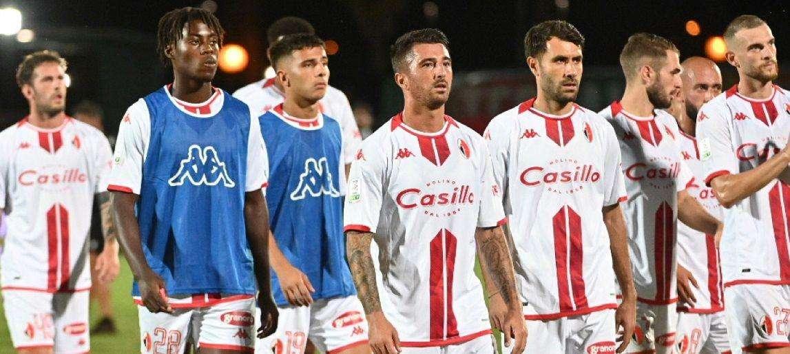 Bari agganciato da Cosenza e Spezia. Ternana, Ascoli e Feralpi sono vicine. Il calendario della lotta salvezza