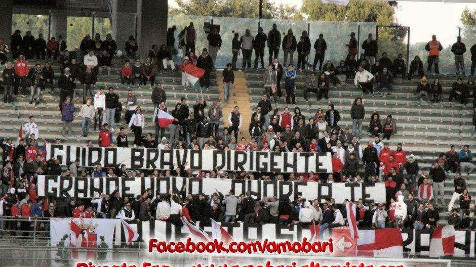 Bari-Sassuolo, striscione pro-Angelozzi: "Bravo dirigente, grande uomo"