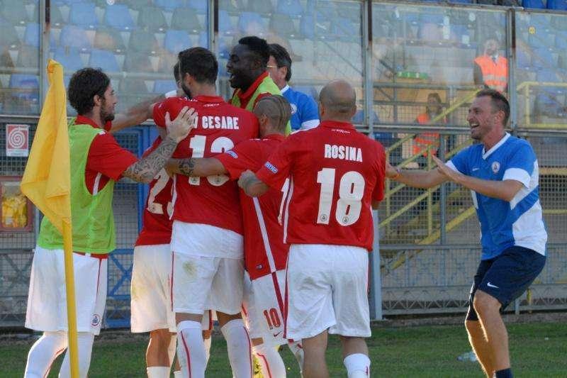 Il Bari mette le ali: terzo successo di fila e secondo posto in saccoccia. Soddisfazione per Nicola: per lui piccolo record