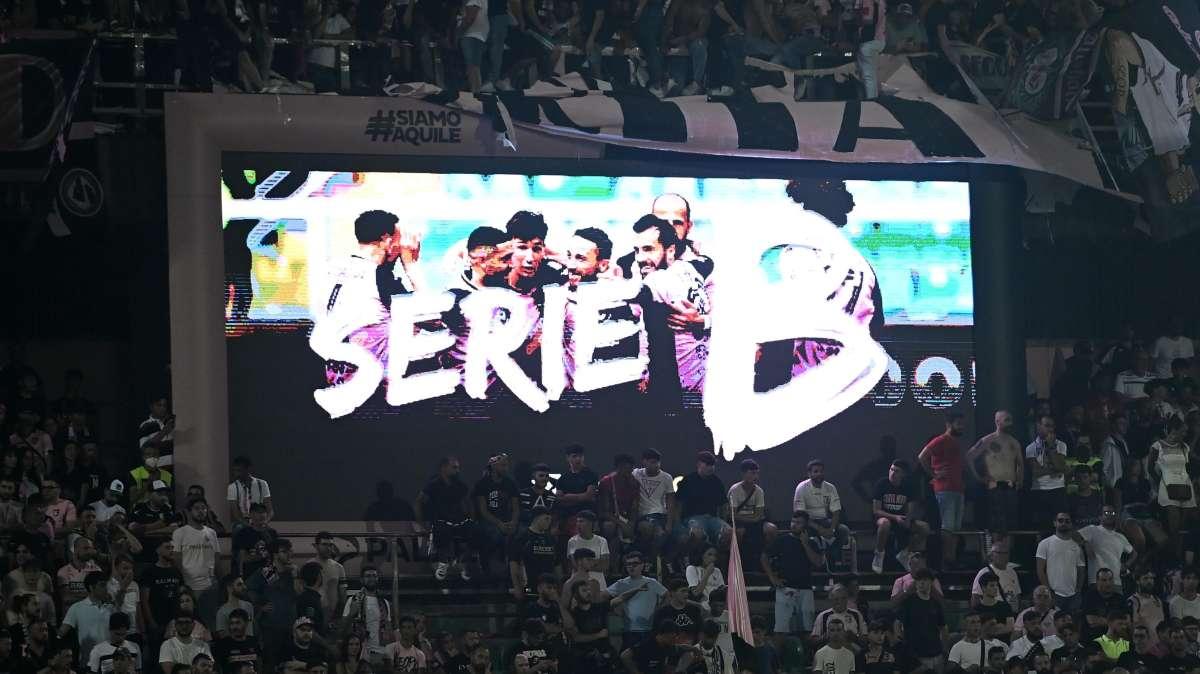 Serie B, via gli asterischi. Nel recupero pareggiano Como-Lecco e Sudtirol-Brescia