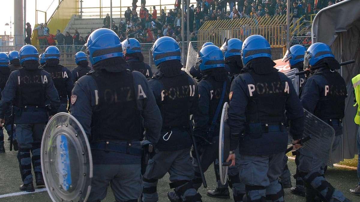 Caos post Frosinone - Bari, Daspo di gruppo per 52 baresi. Le ultime...