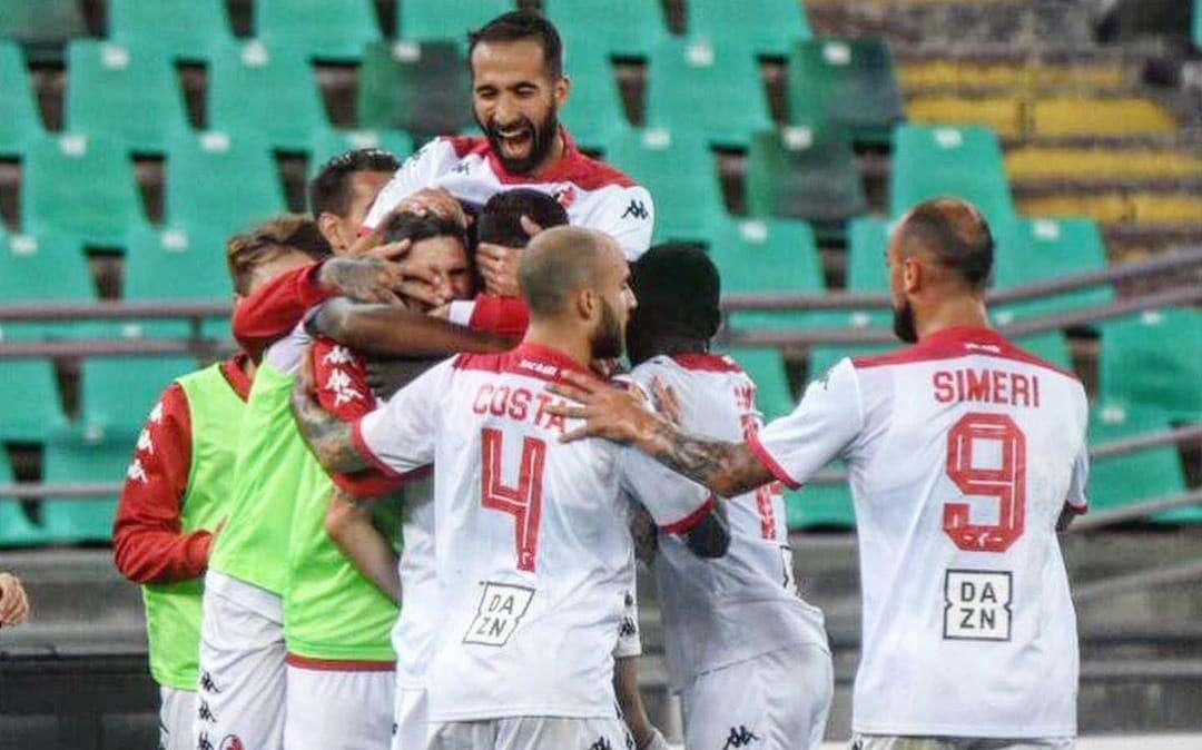 Simeri straordinario, non solo per la doppietta. Il Bari vince in attesa dei rinforzi. Maita, debutto con gol