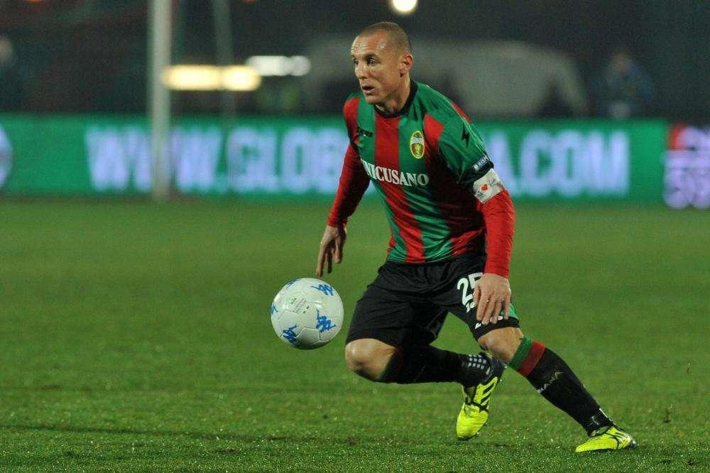 Ternana, Defendi salta il Bari. Out anche l'ex Suagher