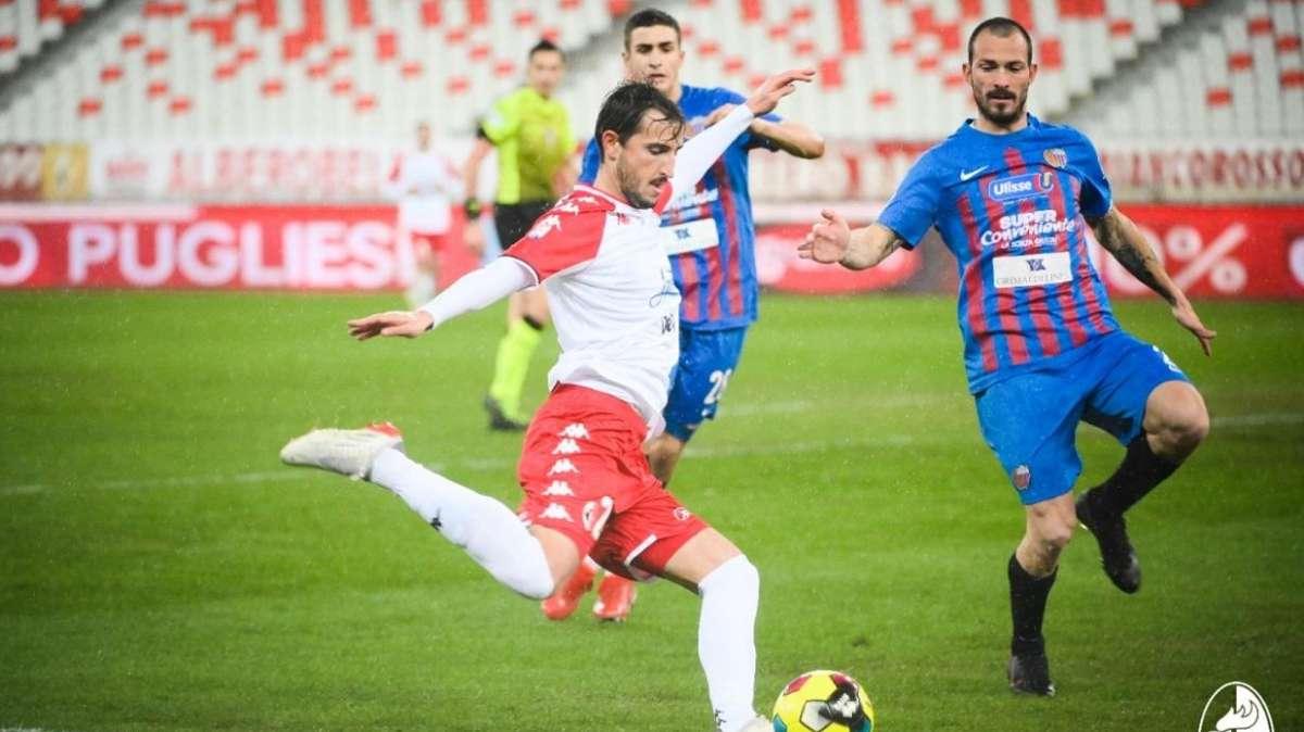 Bari-Catania, ancora veleni. Pantanelli: "Bari deludente, era più forte la Ternana. Rigore? Cheddira furbo"
