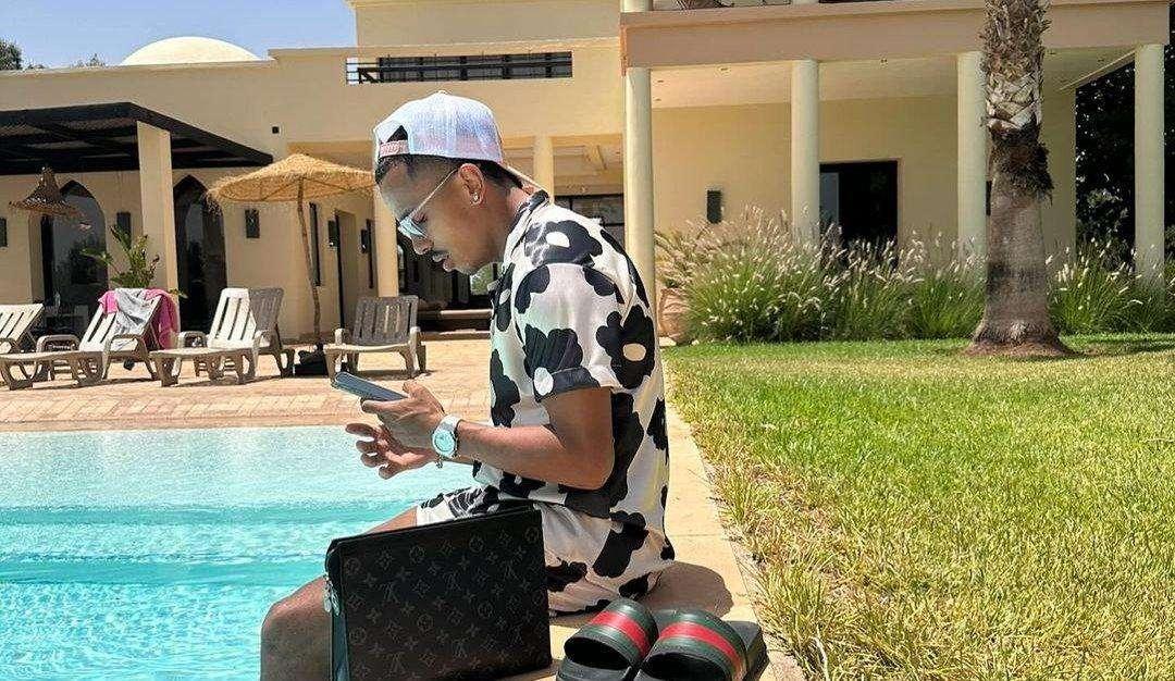 Social - Relax in piscina per Dorval. Matino e Maiello, che passione per Geolier