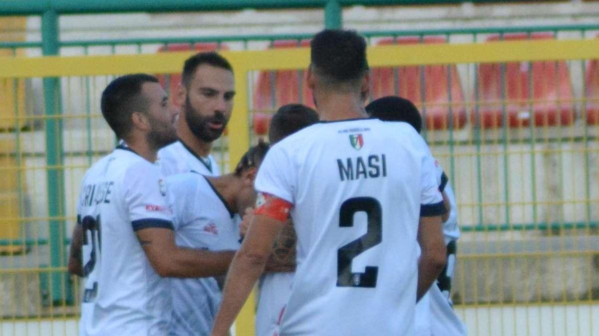 Gli altri gironi - Padova e Pro Vercelli a punteggio pieno ma non in fuga. Pescara primo, in quattro seguono a -2