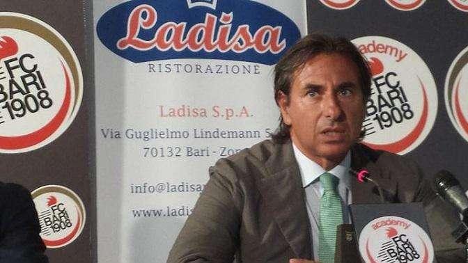 Il Bari va in ritiro, delusione Paparesta: "Dispiace per i tifosi..."