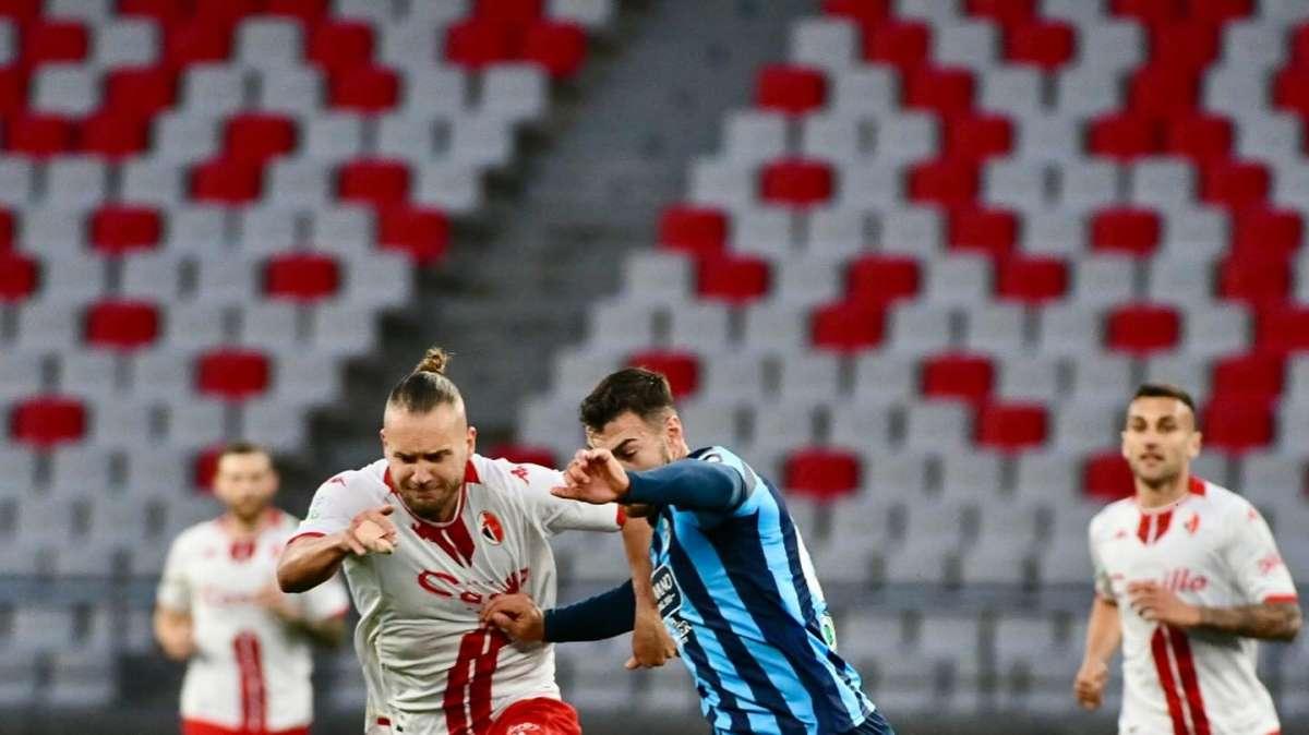 Il Bari vince, si avvicina ai playoff e fa il vuoto sui playout. Bene Catanzaro e Pisa: risultati e classifica